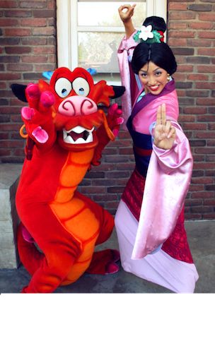 Mulan Halloween, Mystique Costume, Mulan Mushu, Disney World Characters, Mulan Disney, Disney Face Characters, Epic Cosplay, Disney Fanatic, Disney Cosplay