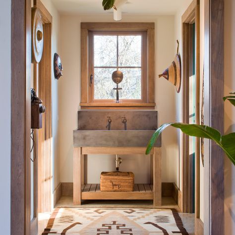 Are you looking to remodel your bathroom and give it a new, southwestern-inspired look? Look no further! We've gathered 60 bathroom design ideas from industry experts that will help transform your space into a desert oasis. Whether you're looking for bold colors, geometric patterns, or rustic accents, we've got you covered. With our expert advice and design inspiration, you'll be able to... Southwest Bathroom, Southwestern Bathroom, Soapstone Kitchen, Farmhouse Bathroom Sink, Rustic Inspiration, Rustic Bathroom Vanities, Decor Baie, Country Style Homes, Rustic Living