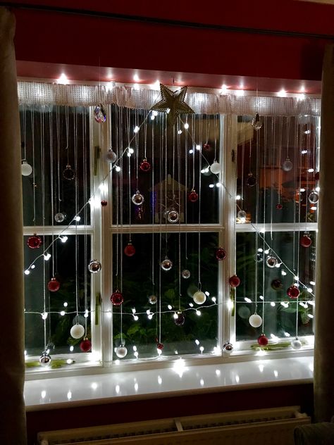 Yep three hours later and I’m over the moon. Pretty! Indoor Window Christmas Decor Ideas, Christmas Window Decorations Outdoor, Christmas Window Display Retail, Christmas Window Decor Ideas, Advent Windows, Window Decorating Ideas, Window Decor Ideas, Christmas Window Decor, Christmas Lights Inside