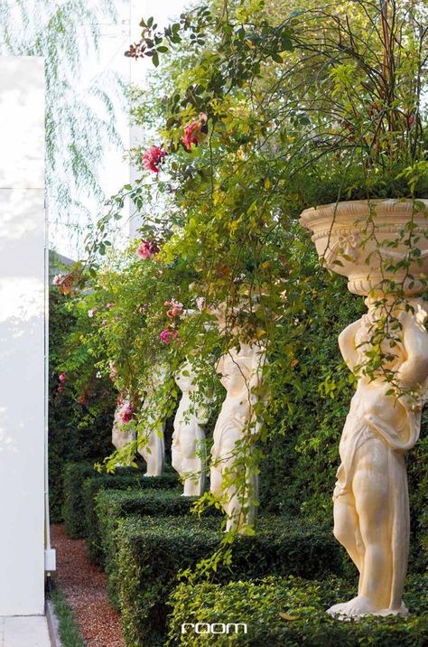 Garden Vases Outdoor, Greek Garden, Roman Garden, Tuscan Garden, Garden Vases, Cottage Garden Plants, Garden Angels, Plant Garden, Classic Garden