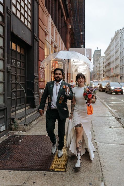 Courthouse Marriage, Wedding Photos Romantic, Elopement Nyc, New York Elopement, Couples Pose, Rock N Roll Wedding, City Elopement, Emotional Wedding, Nyc Elopement