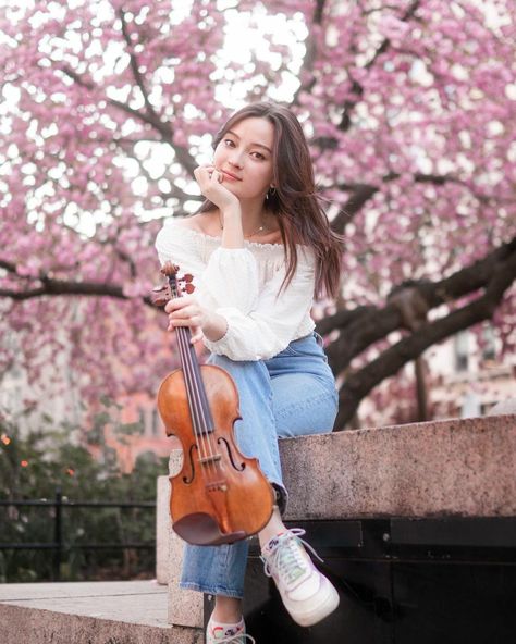 Violin Senior Pictures, Violinist Photography, Recital Poster, Violin Recital, Violin Photography, Senior Year Pictures, Senior Pictures Music, Senior Photoshoot Poses, Senior Pictures Poses