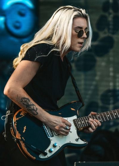 Emily Armstrong, Pvris Lynn, Pvris, Guitar Girl, Female Guitarist, Girls Rock, Music Artists, Pretty People, Beautiful People