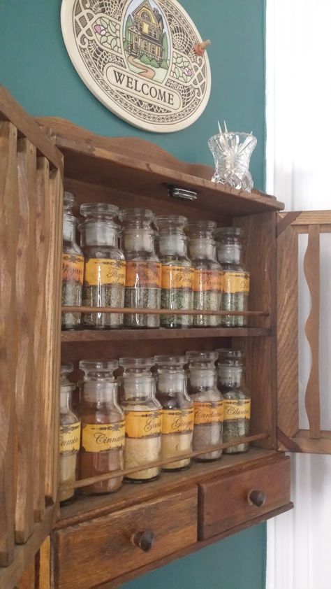 Antique Spice Cabinet, Vintage Spice Cabinet, Antique Spice Rack, Vintage Spice Jars, Spice Rack Vintage, Real Farmhouse, Vintage Spice Rack, Spice Cabinets, Organization Pantry