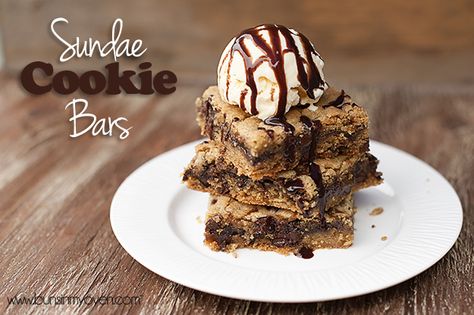 Cookie Sundae, Caramel Ice Cream Topping, Brownie Sundae, Fudge Sauce, Ice Cream Toppings, Chocolate Chip Cookie, Eat Dessert, Brownie Recipes, Sweets Treats