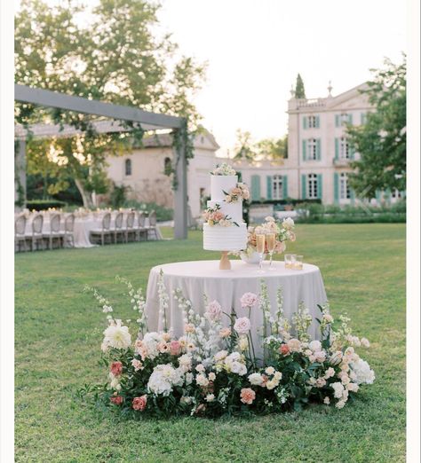 French Wedding Venues, Provence Wedding, Aisle Flowers, Chateau Wedding, Provence Style, France Wedding, Luxury Wedding Planner, Luxury Event, French Wedding