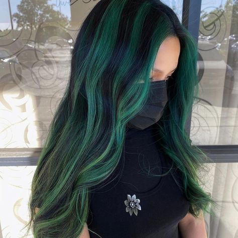 Dark Green Skunk Stripe Hair, Chunky Green Highlights In Black Hair, Green And Black Chunky Highlights, Chunky Vivid Highlights, Dark Green Chunky Highlights, Green Hair With Black Highlights, Green Skunk Hair, Green Chunky Highlights, Black Hair With Green Highlights