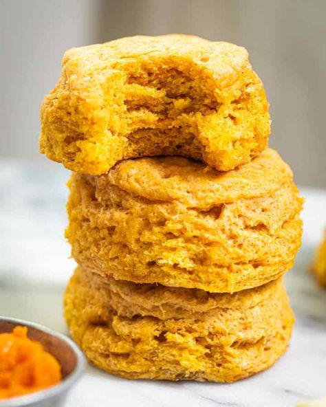 Pumpkin Biscuits Recipe, Potato Biscuits, Sweet Potato Biscuits, Breakfast Biscuits, Savoury Biscuits, How To Make Biscuits, Sweet Potato Breakfast, How To Make Sandwich, Buttermilk Biscuits