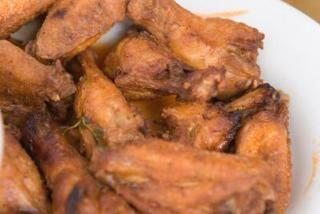 Deep Fried Chicken Wings, Convection Oven Cooking, Convection Oven Recipes, Hot Chicken Wings, Cooking Chicken Wings, Frozen Chicken Wings, Spicy Wings, Convection Cooking, Fried Chicken Wings