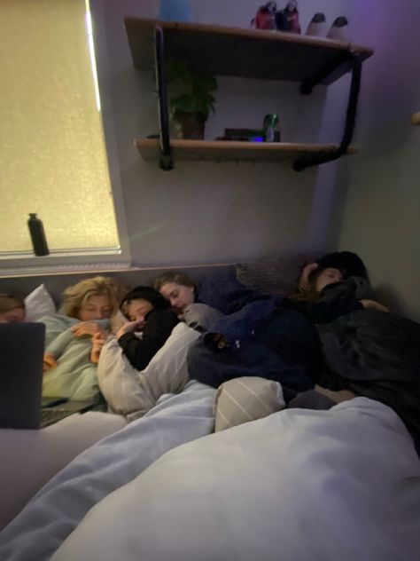 Sleepover 4 Friends, Morning After Sleepover Aesthetic, Platonic Scenarios, Friend Group Cuddling, Sleepover Sleeping Arrangements, Sleepover Asethic, Best Friends Sleeping Together, Huge Sleepover, Family Sleeping Together