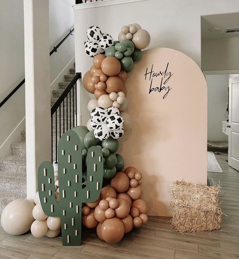 Cowboy Sweet Table Western Theme, Rodeo Themed Balloon Arch, Gender Reveal Western Ideas, Western Theme Party Aesthetic, Cowboy Theme Backdrop, First Rodeo Birthday Balloon Arch, 1st Rodeo Balloon Arch, Wild West Gender Reveal, Diy Western Backdrop