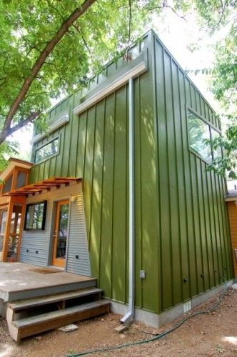 Love the pea green metal siding, and with the wood incorporated into the front Steel Siding, Vertical Siding, Exterior Stairs, Metal Cladding, Contemporary Exterior, Metal Siding, Casa Container, House Siding, Exterior Cladding