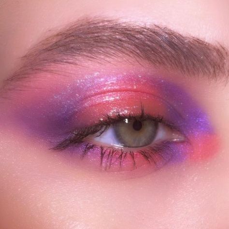 pink and purple eyeshadow look: vegan and cruelty free pink and purple matte and glitter eyeshadow palette (linked) Purple Eye Makeup, Eye Makeup Styles, Glossy Makeup, Purple Makeup, Purple Eyeshadow, Makeup Eye Looks, Eye Makeup Art, Pink Makeup, Editorial Makeup