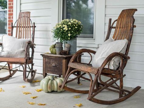 Outdoor Fall Decor Ideas, Patio Pictures, Fall Porch Decor, Fall Front Porch Decor, Porch Furniture, Diy Outdoor Decor, Fall Front Porch, Fall Outdoor Decor, House With Porch