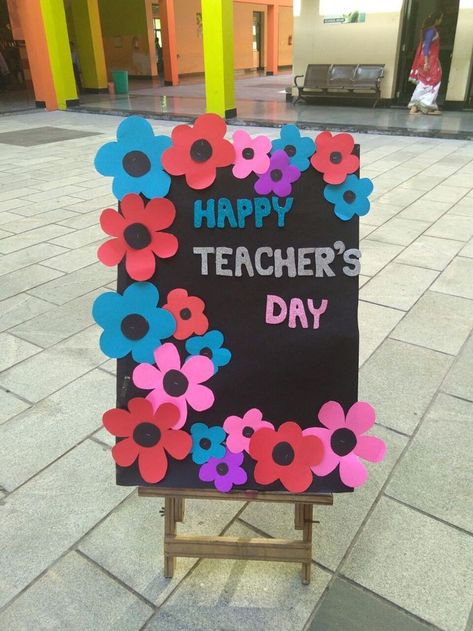 Parents Day Decoration Ideas In School, Teacher's Day Soft Board Ideas, Happy Teachers Day Chart Ideas, Flowers Day Celebration At School, Teacher's Day Board Decoration Ideas Kindergarten, Teachers Day Soft Board Decoration, Happy Teachers Day Decoration Ideas, Decoration For Teachers Day Celebration, Happy Teachers Day Board Decoration