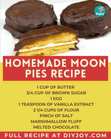 Homemade Moon Pies Recipe | How to Make Moon Pies | Easy Cookie Recipe via @diyjoycrafts Homemade Moon Pies, Moon Pie Cake Recipe, Moonpie Recipe, Moon Pies Recipe, Moon Pie Recipe, Whoopi Pies, Decadent Recipes, Pies Easy, Moon Food