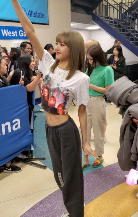 Lisa Body, Cow Outfits, Lisa Bp, Cute Couple Wallpaper, Diet Motivation, Healthy Girl, Lalisa Manobal, Bollywood Stars, Blackpink Fashion