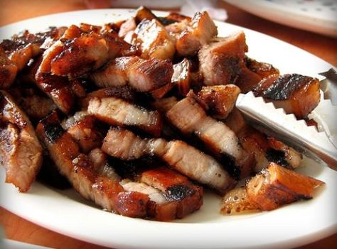 This is among favorite Filipino food. It can be served on regular meals or special occasions. In a bowl, marinate the pork belly cuts in vinegar, garlic, salt, and pepper for at least one hour. Grill pork over charcoal on both sides until cooked. Slice into bite-size pieces. Pork Liempo Recipe, Liempo Recipe, Pagkaing Pinoy, Grilled Pork Belly, Portuguese Recipe, Filipino Foods, Philippines Food, Pork Belly Recipes, Food Trip