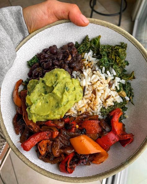 Hiwachee Bowl, Farmers Bowl, Clean Eating Bowls, Vegetarian Clean Eating, Healthy Food Vegetarian, White Basmati Rice, Macro Bowl, Garlicky Kale, Vegetarian Bowls