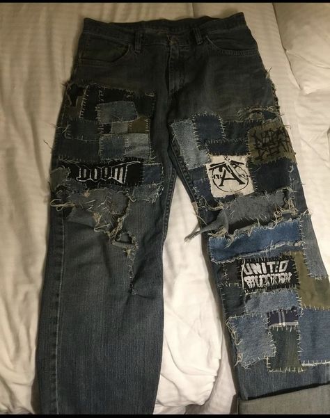 Grunge Custom Clothes, Crust Pants Punk, Punk Patch Pants, Patch Pants Punk, Grunge Patches, Pants With Patches, Epic Outfits, Crust Pants, Punk Fashion Diy