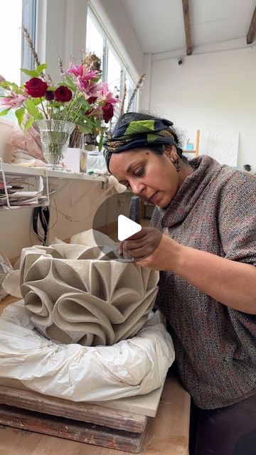 Halima Cassell on Instagram: "This piece is a current work in progress. The many weeks spent creating the vessel makes the anticipation of firing it even more intense.  This piece can be seen @sodencollection pop up in London, 7-30th June." Halima Cassell, Ceramic Sculpture Ideas, Decorative Ceramics, رسم كاريكاتير, Sculpture Art Projects, Ceramics Sculpture, Fest Mad, Lovers Design, Handmade Pottery Bowls