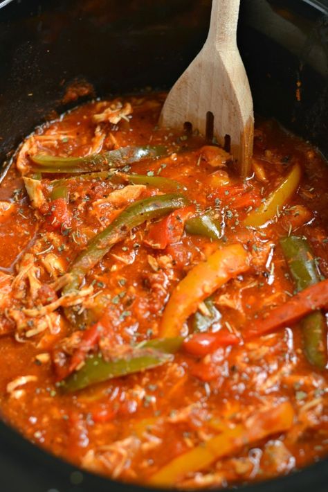 Crockpot Italian Chicken and Peppers {GF, Low Cal, Paleo} Crockpot Italian Chicken, Chicken And Peppers, Crockpot Italian, Italian Chicken Crockpot, Low Calorie Dinners, Paleo Crockpot, Italian Chicken, Weeknight Dinner Recipe, Paleo Dinner