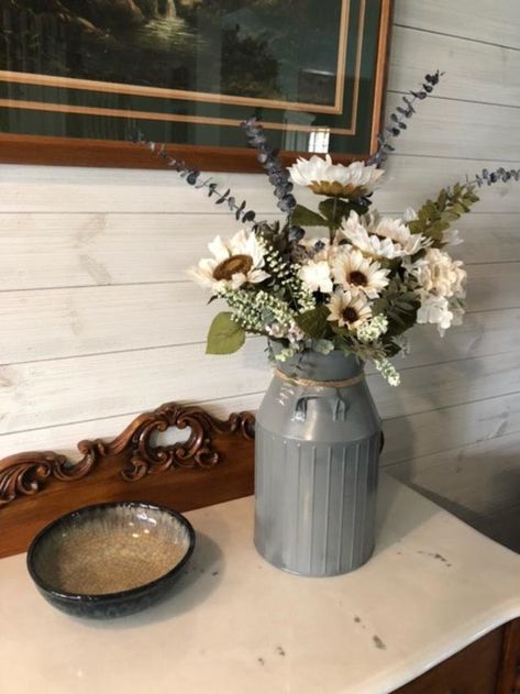 Milk Jug Decor Living Room, Old Milk Jugs, Jug Decor, Farmhouse Vase, Silk Flower Wreaths, Large Floral Arrangements, Flower Vase Arrangements, Milk Cans, Cream Silk