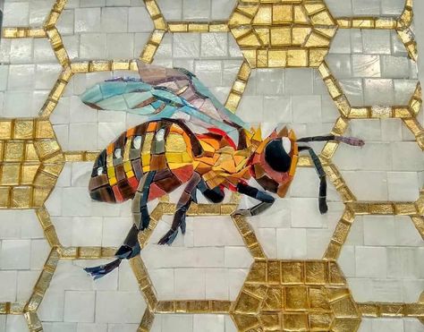 Bee Mosaic, Honey Bee Hives, Mosaic Animals, Flora Design, Mosaic Murals, Community Garden, Mosaic Pool, Insect Art, Simple Cartoon