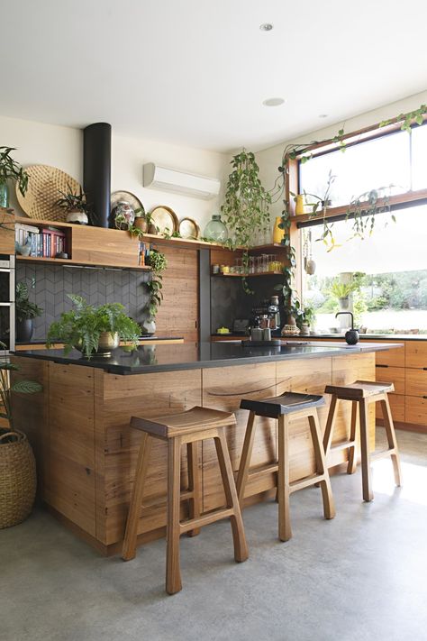 Modern Plant Filled Handmade Furniture Australia Home Tour | Apartment Therapy Kitchen Decorations Ideas, Decoration Ideas Kitchen, Kitchen Decoration Ideas, Kitchen Bloxburg, Wallpaper Kitchen, Kitchen Designer, Bohemian Kitchen, Designer Kitchen, Paint Kitchen