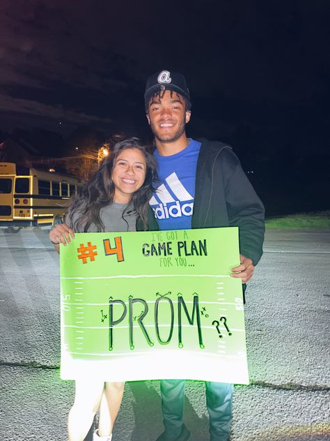 Football Promposal For Him, Tolo Proposal Ideas, Prom Signs, Ask To Prom, Dance Proposal Ideas, Football Promposal, Prom Proposal Ideas, Cute Hoco Proposals, Homecoming Poster Ideas