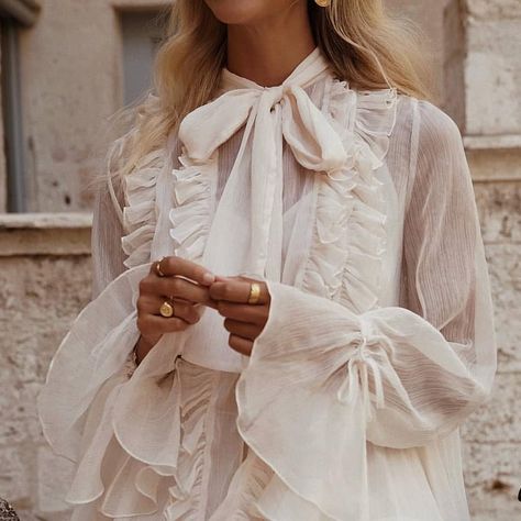 Romantic Style ~ Daily Inspiration · Cool Chic Style Fashion Yellow Suit, Estilo Chic, Mode Chic, Boutique Fashion, Outfit Look, Romantic Style, Looks Style, Mode Inspiration, Look Chic