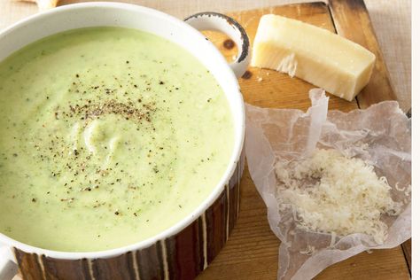 When you come home craving a soothing winter soup, whip up this creamy wonder. Simple Soups, Zucchini Soup Recipes, Anti Candida Diet, Zucchini Parmesan, Parmesan Soup, Zucchini Soup, Winter Soup, Summer Soup, Chicken Zucchini