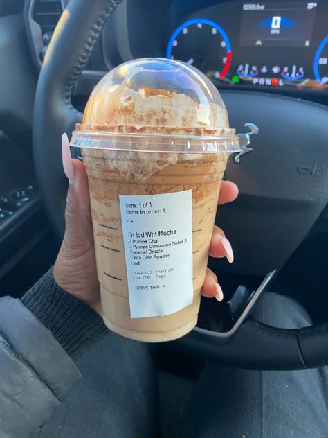 Caramel Ribbon Crunch, Mocha Drink, Cinnamon Dolce Syrup, Cold Starbucks Drinks, Frappuccino Inspired Recipes, Secret Starbucks Recipes, Mocha Frappuccino, Starbucks Caramel, Bebidas Do Starbucks