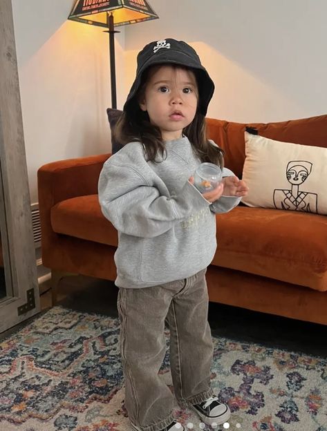 Cool Toddler Outfits, Little Kid Outfits, Y2k Toddler Outfit, 90s Toddler Outfit, Grunge Baby Outfits, Aesthetic Toddler Outfits, Hipster Baby Girl Outfits, Toddler Streetwear, Baby Girl Streetwear