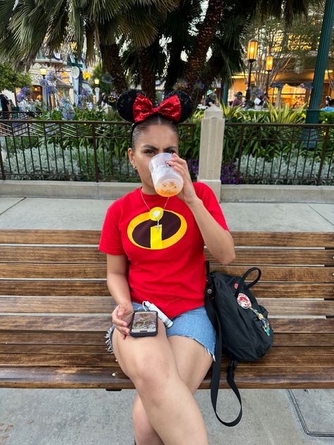 Disney World Outfit Summer, Pixar Disney Outfits, Disneyland Outfits Baddie, Disneyworld Summer Outfit, Aesthetic Disney Outfits Summer, Disneyland Aesthetic Outfit Summer, Disney World Fits, Disney Summer Outfits, Theme Park Outfit Summer