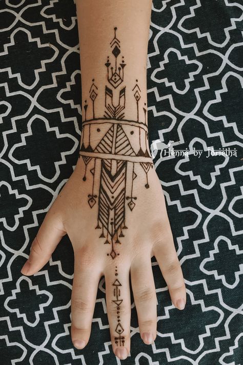 Aztec Henna Designs, Viking Henna Designs, Nordic Henna Designs, Facial Henna, Geometric Henna Designs, Masculine Henna, Henna Geometric, Henna For Men, Fessi Henna