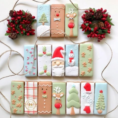 Rectangle Christmas Cookies Decorated, Rectangle Royal Icing Cookies, Stick Christmas Cookies, Rectangle Christmas Cookies, Christmas Sugar Cookie Ideas, Christmas Cookie Sticks, Stick Cookies, Royal Icing Christmas Cookies, Fake Story Instagram