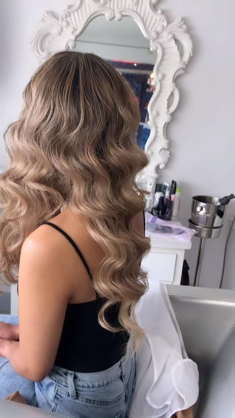 Long blonde hollywood waves. Glossy Waves Hairstyles, Blonde Hollywood Waves, Hair Styles Bride, Classic Hollywood Waves, Hairstyles Hollywood, Waves Video, Hollywood Hair, Blonde Waves, Hollywood Waves