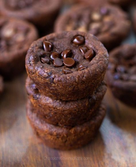 Chocolate Black Bean Brownie Bites | Chocolate-Covered Katie | Bloglovin’ Chocolate Brownie Bites, Flourless Chocolate Brownies, Gooey Chocolate Brownies, Brownie Bites Recipe, Almond Butter Brownies, Healthy Chocolate Recipes, Chocolate Covered Katie, Breakfast Cookie Recipe, Black Bean Brownies