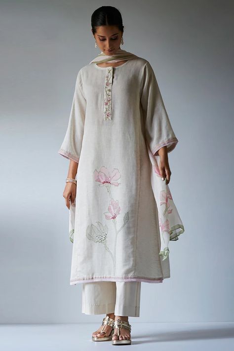 Lotus Embroidery, Modesty Dress, Embroidery Kurta, Kurti Sleeves Design, Kurta Patterns, Simple Kurti Designs, Casual Indian Fashion, Printed Dupatta, Rayon Top