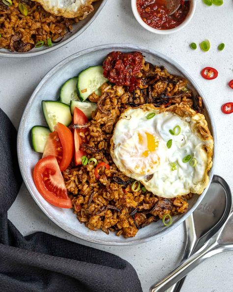 Vegetarian Nasi Goreng (Indonesian Fried Rice) - Six Hungry Feet Indonesian Fried Rice, Peanut Curry, Crispy Shallots, Fried Shallots, Rice Ingredients, Homemade Chili, Global Recipes, Fresh Veggies, Fried Rice