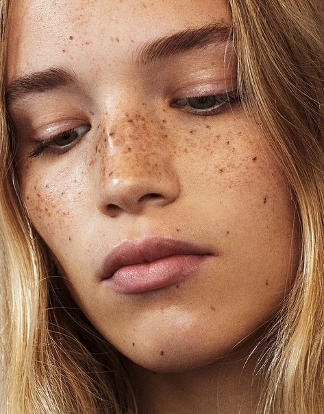 Rebecca Leigh Longendyke | 2019-10-19 Models With Freckles, Rebecca Longendyke, Alice Copper, Freckle Juice, Rebecca Leigh, Close Portrait, Women With Freckles, Beautiful Freckles, Beauty Mark