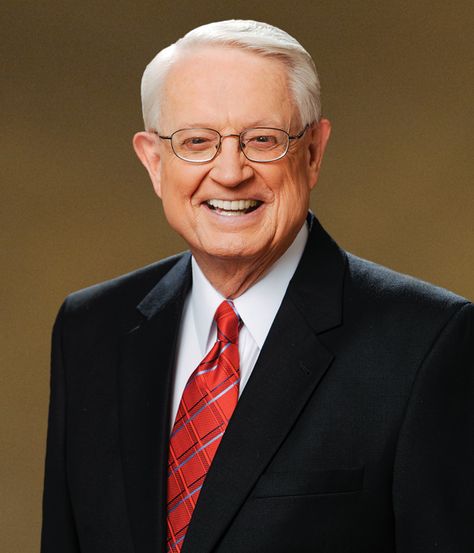 Chuck Swindoll Chuck Swindoll, Charles Swindoll, Charles Stanley, Christian Stories, Social Media Buttons, Famous Birthdays, Gospel Message, Inspirational Speaker, United States Marine Corps