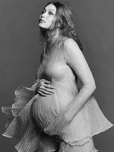 gigi hadidcredit @LUIGI AND IANGO Gigi Hadid Pregnant, جيجي حديد, Pregnant Sisters, Hadid Sisters, Special Images, V Magazine, First Pregnancy, Pregnancy Outfits, Pregnant Woman