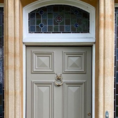 Farrow & Ball on Instagram: "A collection of front doors with florals which all win top points for kerb appeal 🌷 1. #MousesBack by @tale_victoria 2. #InchyraBlue by @leanneandthecottage 3. #VertDeTerre by @myhouseinthecountry 4. #DuckGreen by @beaconfieldhouse 5. #Mizzle and #Pointing by @all.thats.pretty 6. #StudioGreen by @edcliffhouse_renovation #FarrowandBall #frontdoor #ihavethisthingwithdoors #doorgoals #doorsofinstagram" Tale Victoria, Farrow And Ball Front Door, Fromt Doors, Happy Golden Retriever, Georgian Farmhouse, Golden Retriever Names, Inchyra Blue, Kerb Appeal, Farrow And Ball