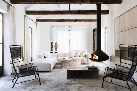 Modern Farmhouse Living Room Ideas, Suspended Fireplace, Hanging Fireplace, Floating Fireplace, Farmhouse Living Room Ideas, Modern Farmhouse Living, Modern Farmhouse Living Room, Farmhouse Living Room, Luxe Interiors