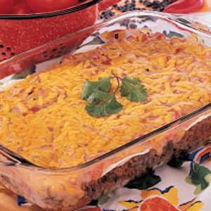 Firecracker Casserole - The flavor reminds us of enchiladas, but this handy recipe doesn't require the extra time to roll them up. Firecracker Casserole, Potato Delight, Easy Mexican Dishes, Buffalo Chicken Wings Recipe, Taste Of Home Recipes, Chicken Potato, Chicken Wings Recipe, Buffalo Chicken Wings, Wings Recipe