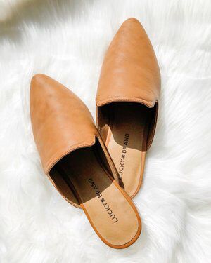 Comfortable and affordable mules that go with everything for fall! Cute Mules Shoes, Women's Mules Shoes, Mule Shoes For Women, Womens Mules Shoes, Mules With Jeans, Tan Mules, Mule Cocktail, Brown Mules, Christmas Board