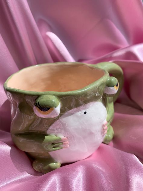 Clay Mug Inspiration, Animal Ceramic Mugs, Ceramic Frog Mug, Frog Products, Frog Cup, Pottery Pinch Pot, Ceramics Mug, Frog Mug, Ceramic Frogs