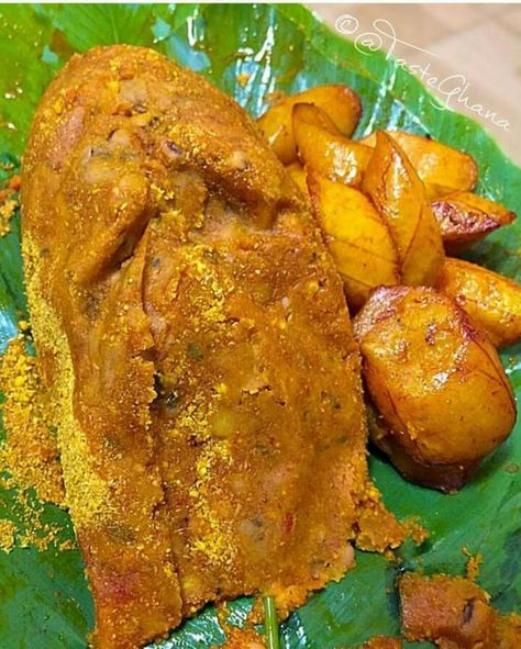 Gari & beans with fried plantain aka gobe😋☺️ #ghanaianfood Beans And Plantain Ghana, Beans And Plantain, Ghana Recipes, Cameroon Food, Ghanaian Dishes, Fried Plantain, Ghana Food, African Recipes Nigerian Food, Ghanaian Food